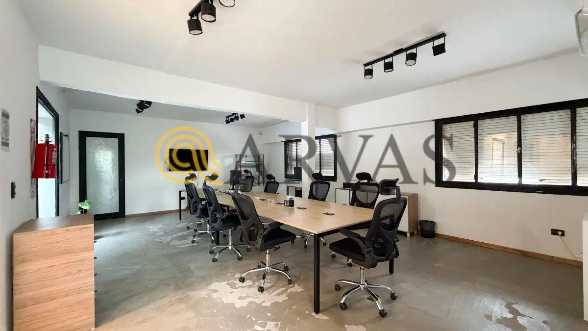 Local y oficinas en Acassuso - Sobre Av Libertador - 113 m² - Particionado 3