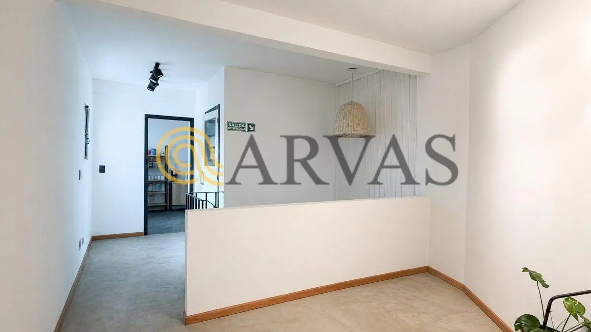 Local y oficinas en Acassuso - Sobre Av Libertador - 113 m² - Particionado 5