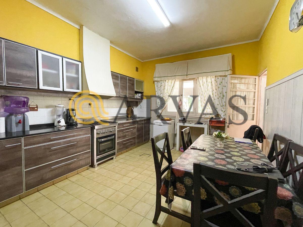 Foto de Casa en Punta Chica - 4 dorm - 360m2 - parque - pileta - parrilla, imagen 2
