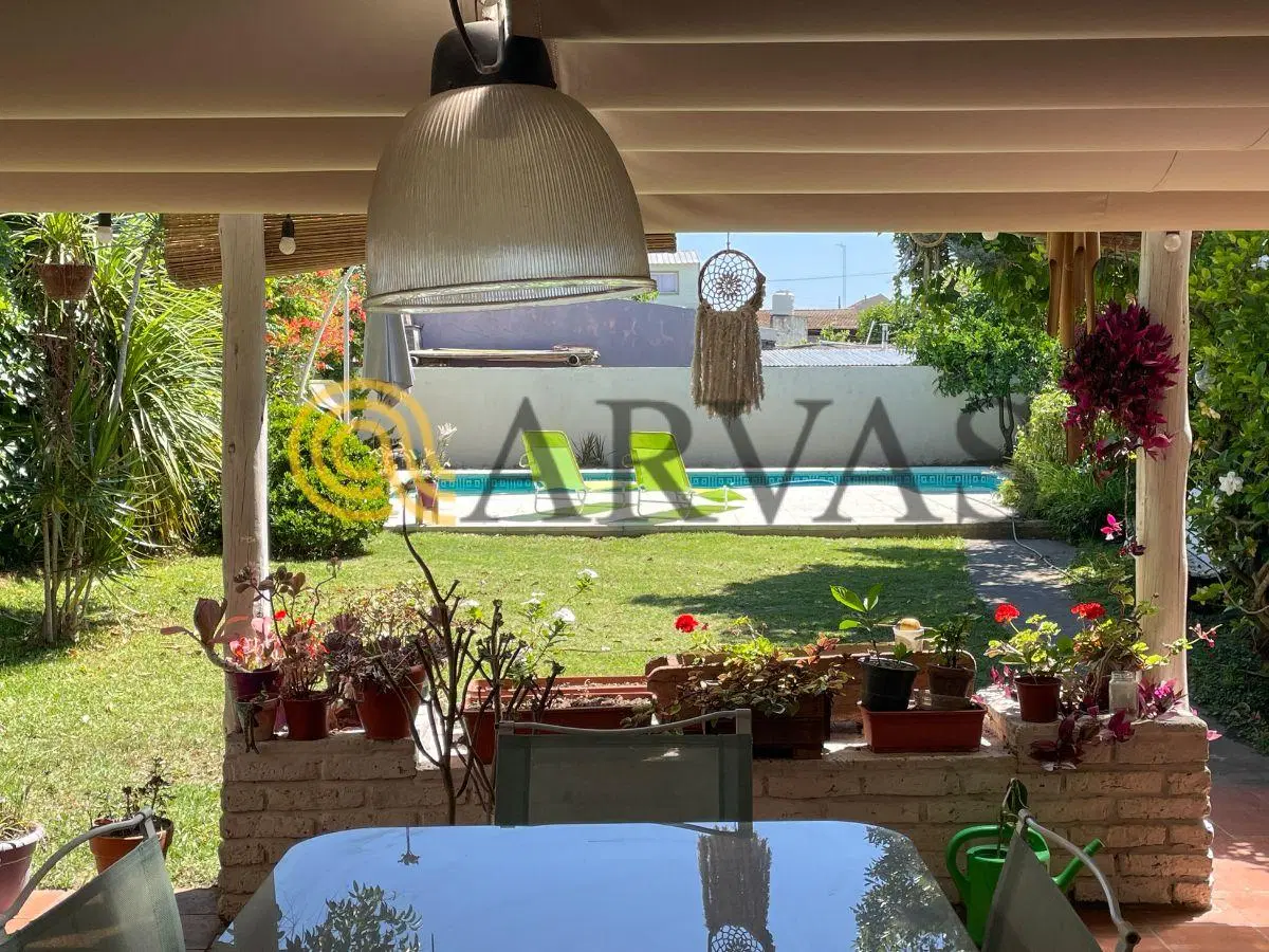 Casa en Punta Chica - 4 dorm - 360m2 - parque - pileta - parrilla 3