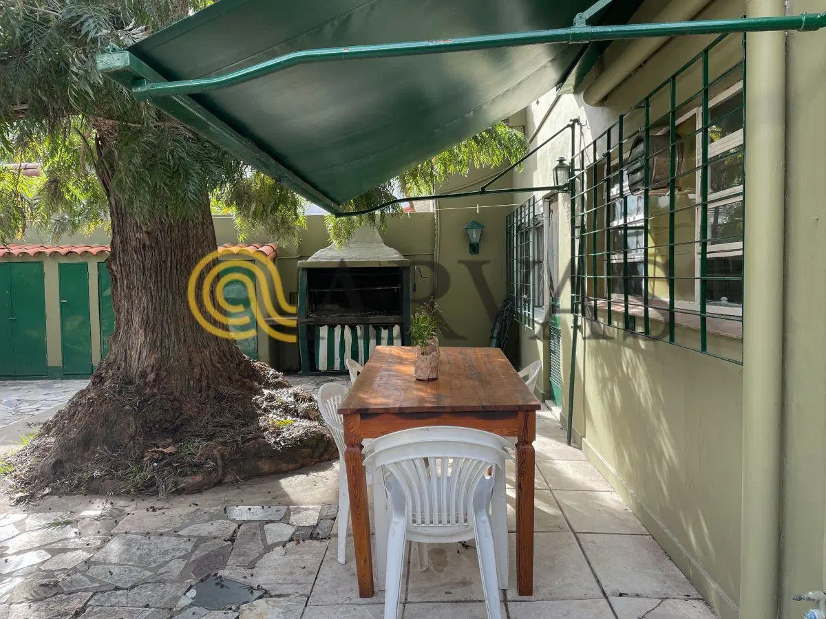 Casa en Punta Chica - 360m2 - 3 dorm - jardín - cochera 2