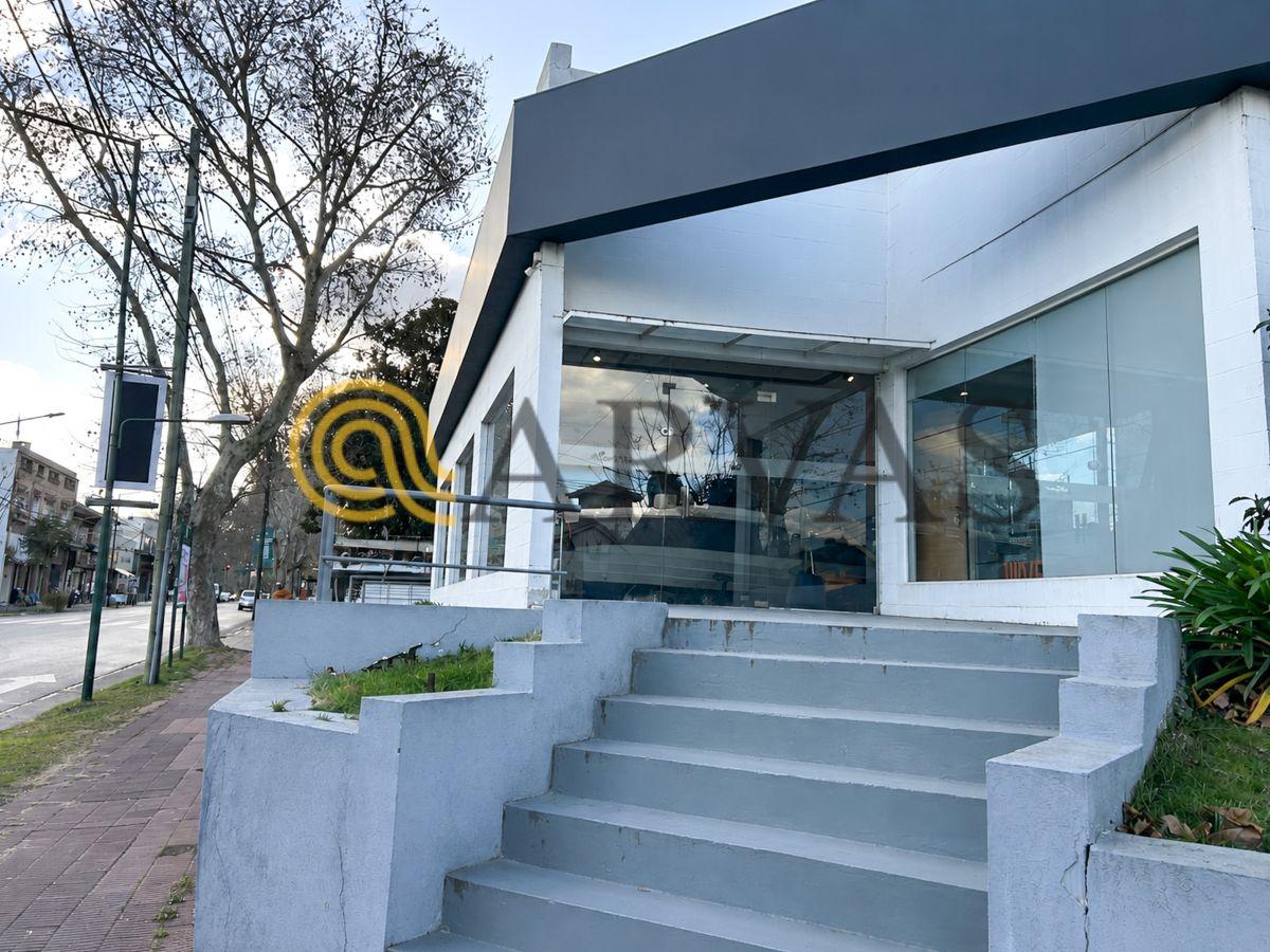 Foto de Local en Alquiler Sobre Av del Libertador - Beccar - 160 m² - office, imagen 1