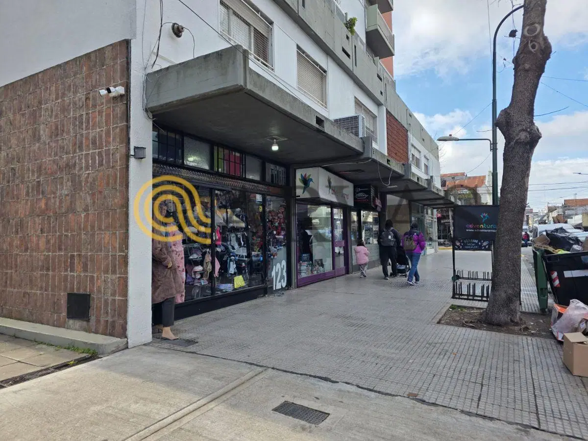 Local comercial en Martínez - 64m2 - Apto varios destinos - con depósito 4