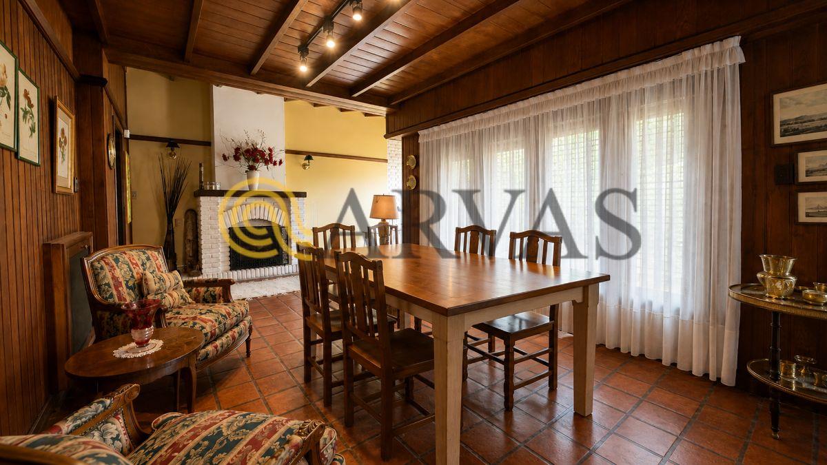 Foto de Casa en venta en Punta chica - 6 ambientes - 4 dormitorios - doble, imagen 4
