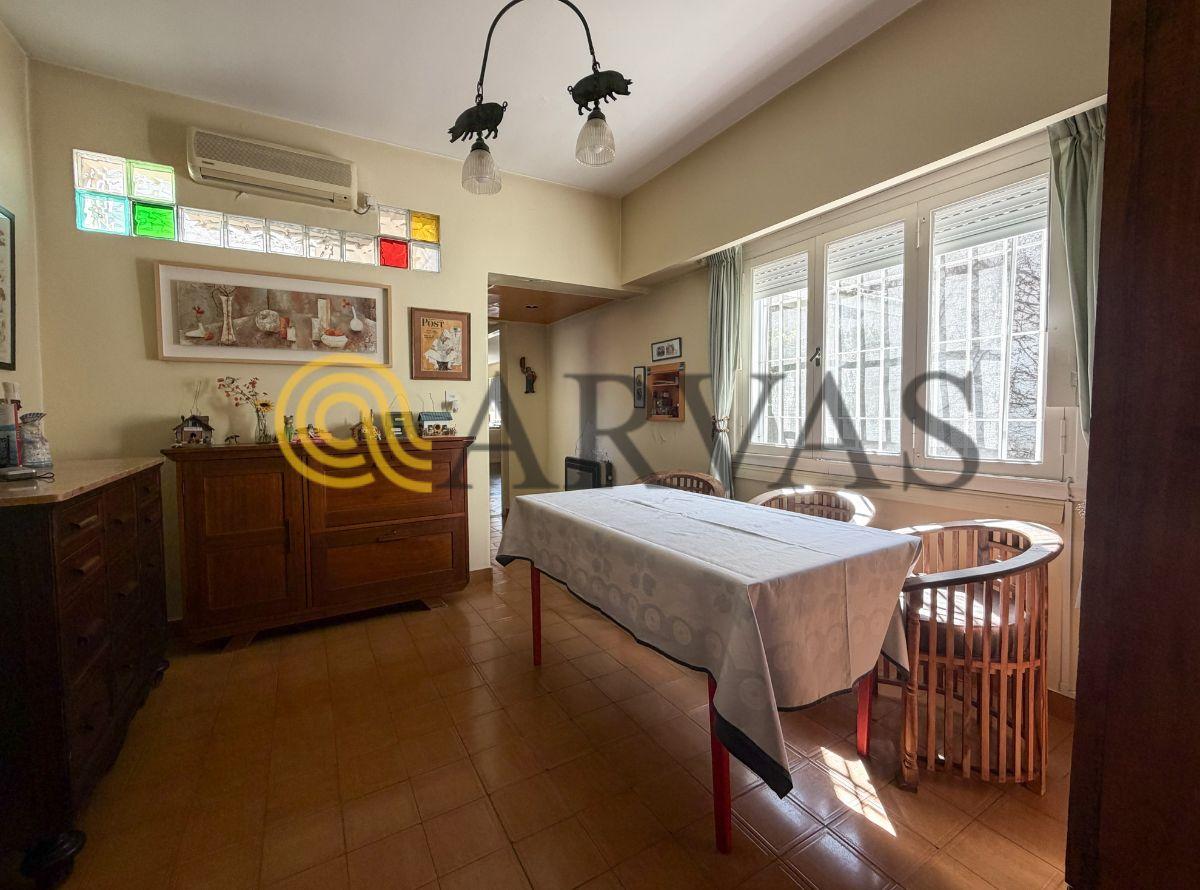 Foto de Casa en Beccar - 5 dorm - 2 plantas - 518m2 - jardin - pileta - quincho, imagen 3