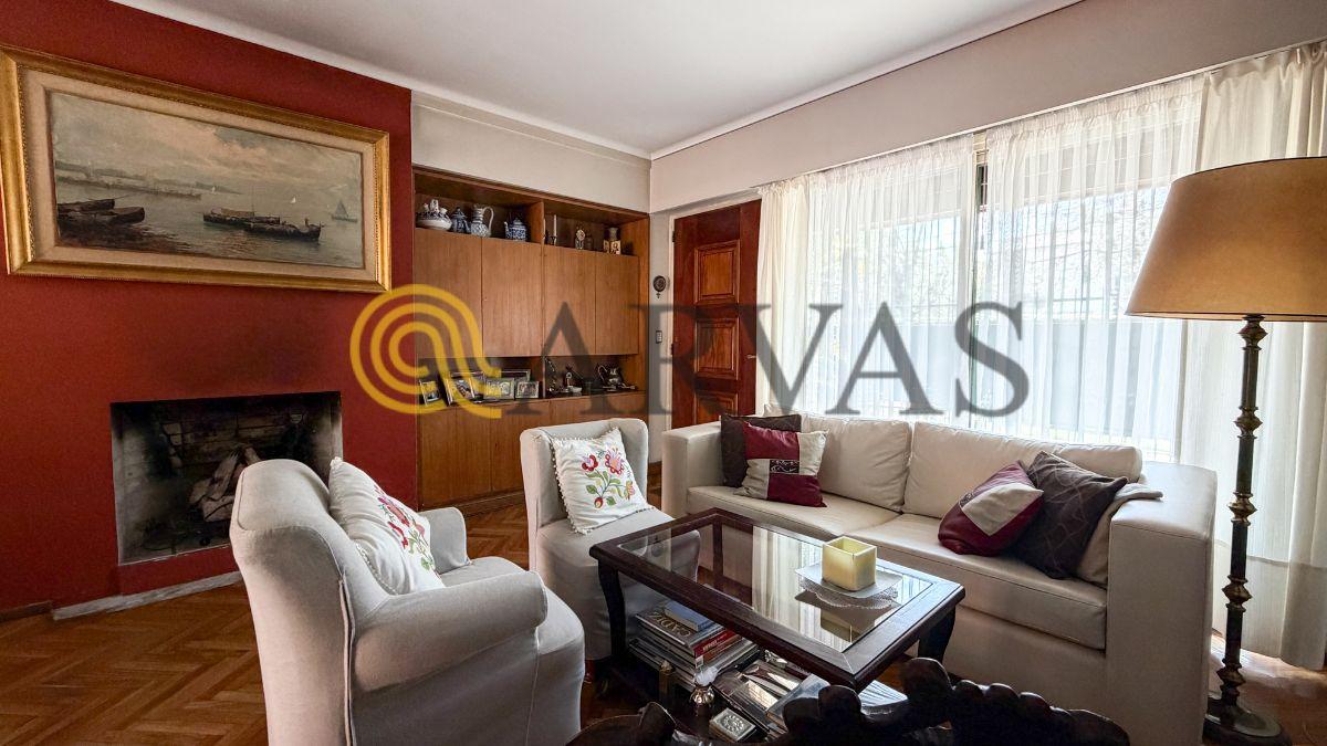 Foto de Casa en Punta Chica. 5 amb - con patio y pileta - 220m2, imagen 3