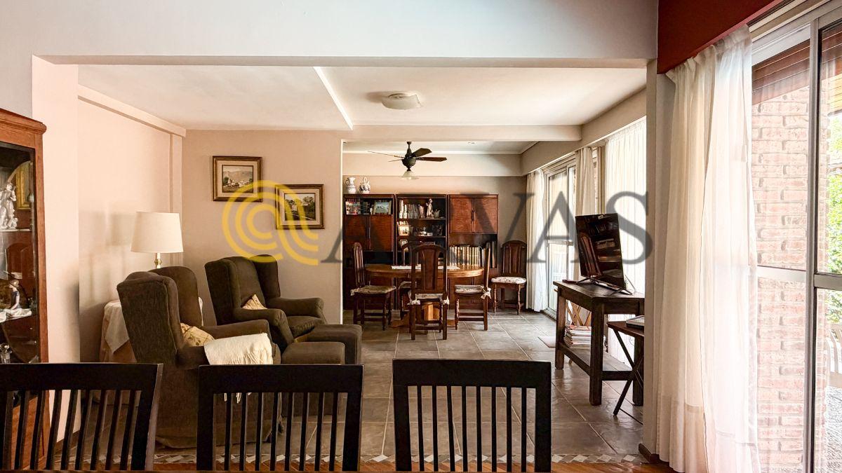 Foto de Casa en Punta Chica. 5 amb - con patio y pileta - 220m2, imagen 2