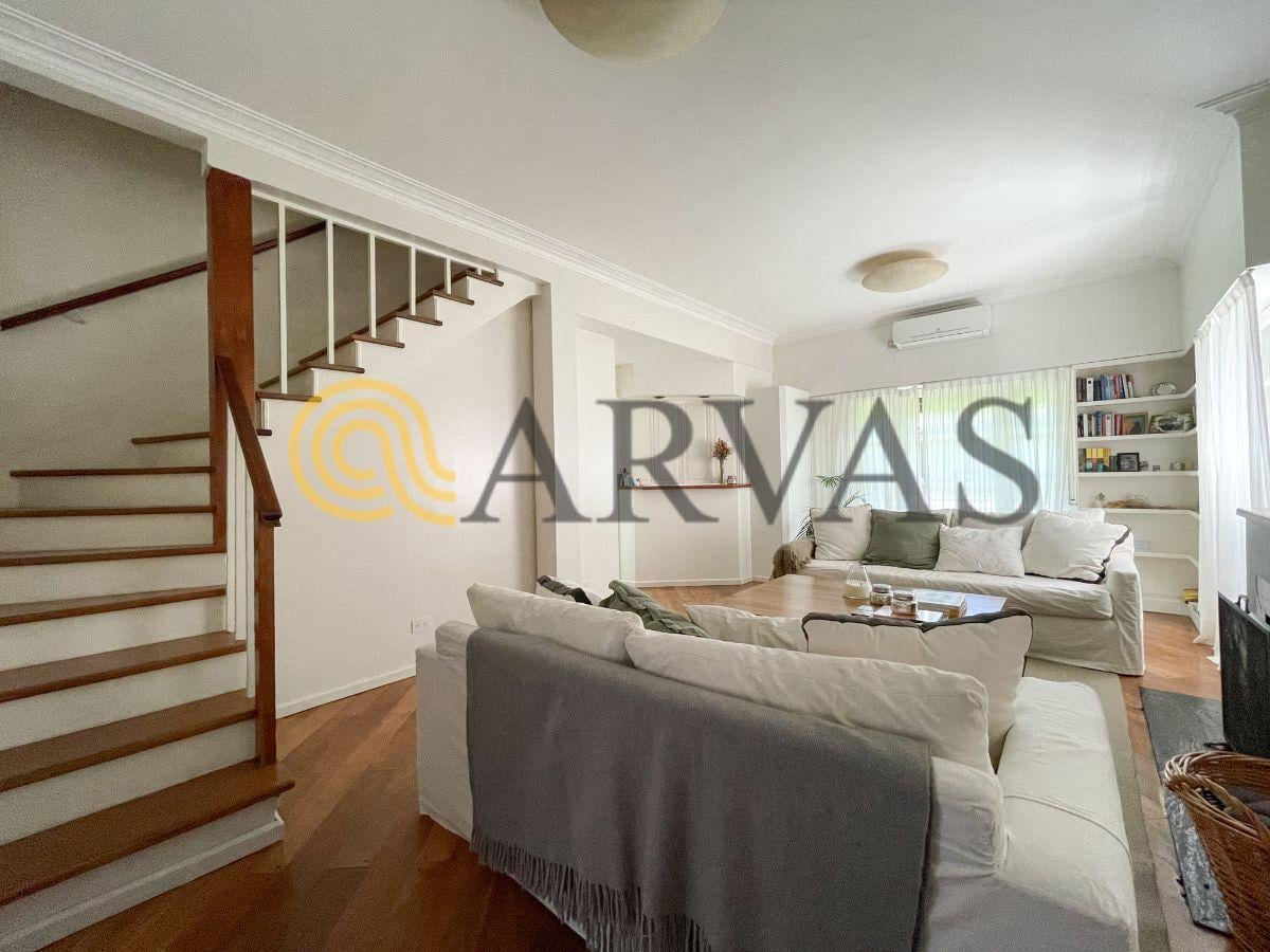 Foto de Casa en Punta Chica - 3 dorm - 5 amb - jardín y pileta - 290m2, imagen 2