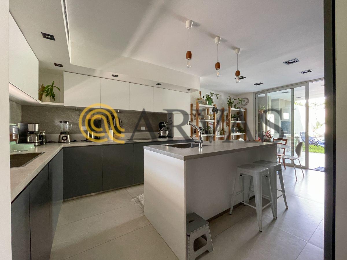 Foto de Casa en Martinez - 280 m2 - 4 dorm - jardín y pileta, imagen 3