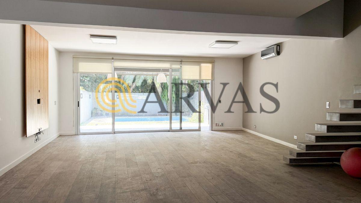 Foto de Casa - triplex - San Fernando - 4 dorm - pileta - jardín, imagen 2