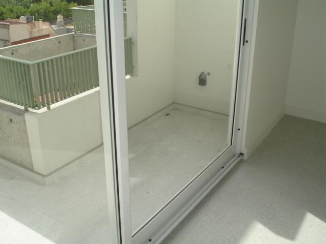 Amplio Monoambiente en "L" con Balcon 6° Piso Cfte. 3