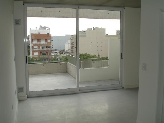 Amplio Monoambiente en "L" con Balcon 6° Piso Cfte. 4