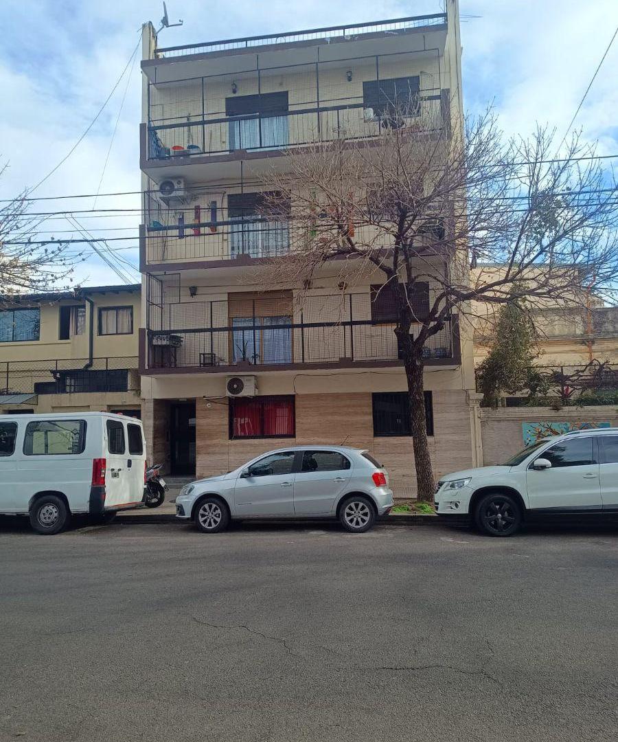 3 amb pb al fte. Ideal vivienda o uso profesional