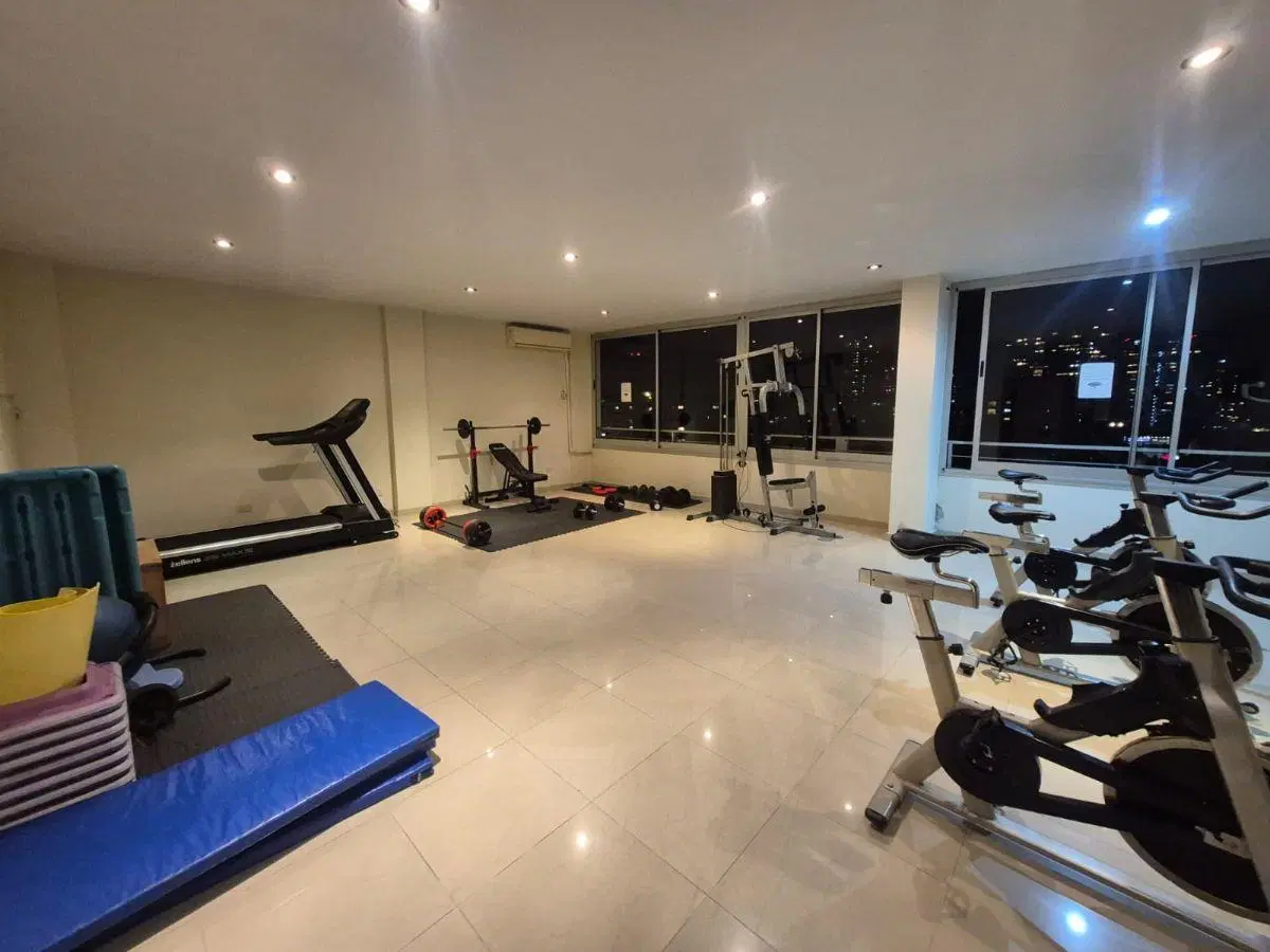 ESPECTACULAR ambiente en L sobre BOULEVARD CHARCAS, Piscina Gym laundry 4