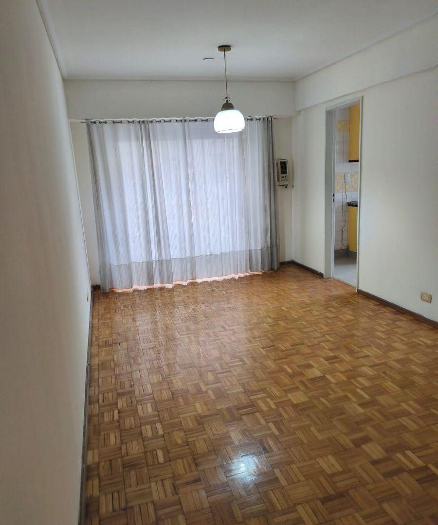 Foto de 3 amb. Impecable luminoso con balcon Exc Ubicacion Juncal y Aguero prox, imagen 4