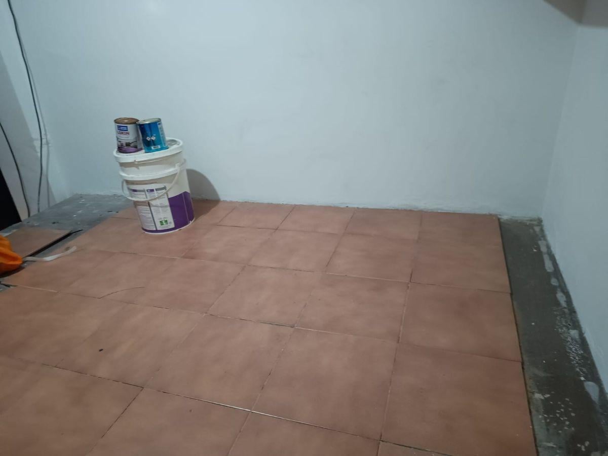 Foto de Local con ENTRE PISO de LOZA en GALERIA CENTENERA, en 1° Junta, ingreso, imagen 4