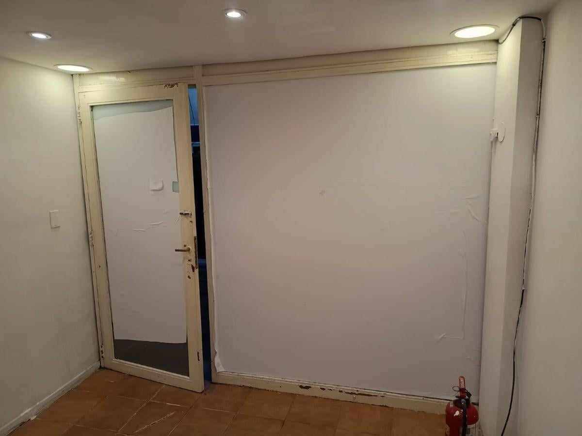 Foto de Local con ENTRE PISO de LOZA en GALERIA CENTENERA, en 1° Junta, ingreso, imagen 3