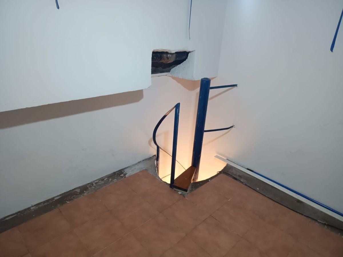 Foto de Local con Entre Piso DE LOZA en Galeria Centenera, en 1° Junta, Ingreso, imagen 5