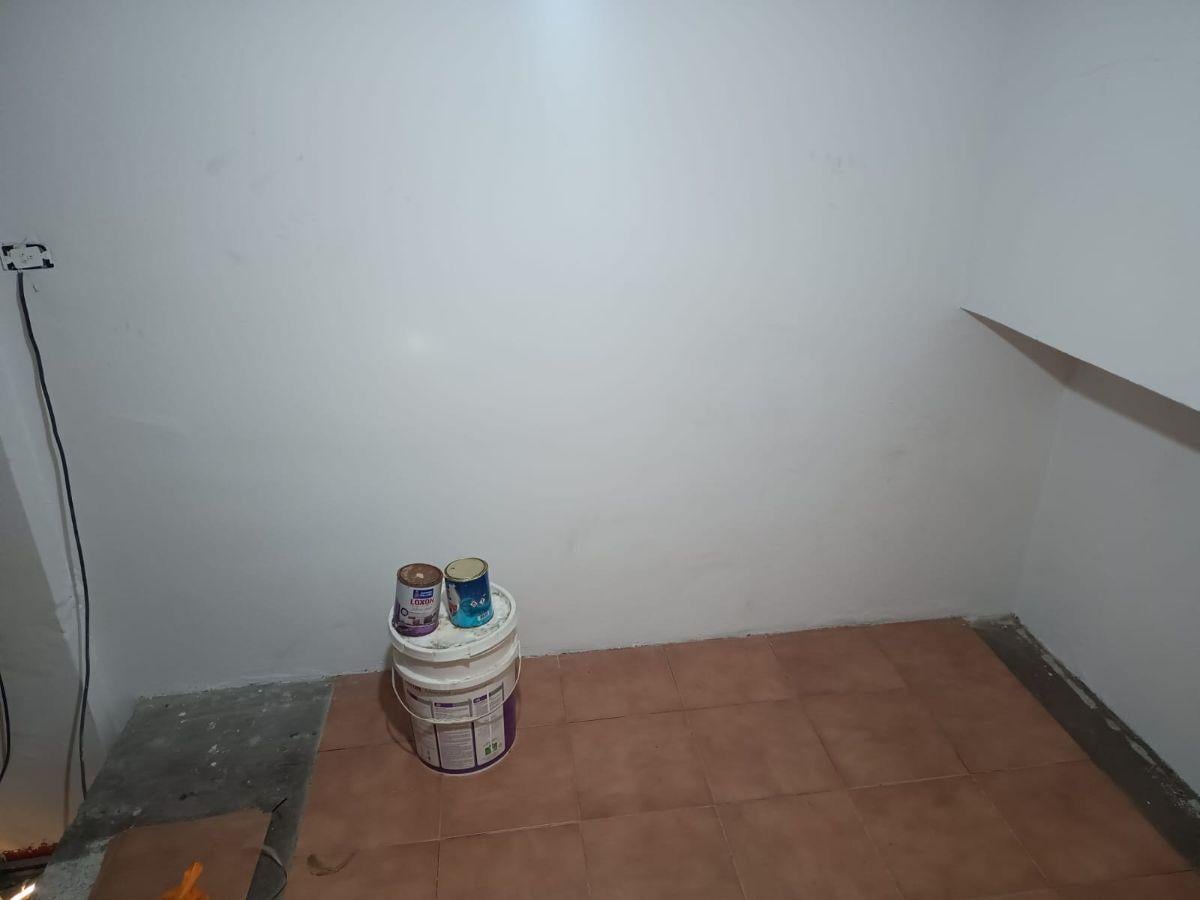 Foto de Local con Entre Piso DE LOZA en Galeria Centenera, en 1° Junta, Ingreso, imagen 4
