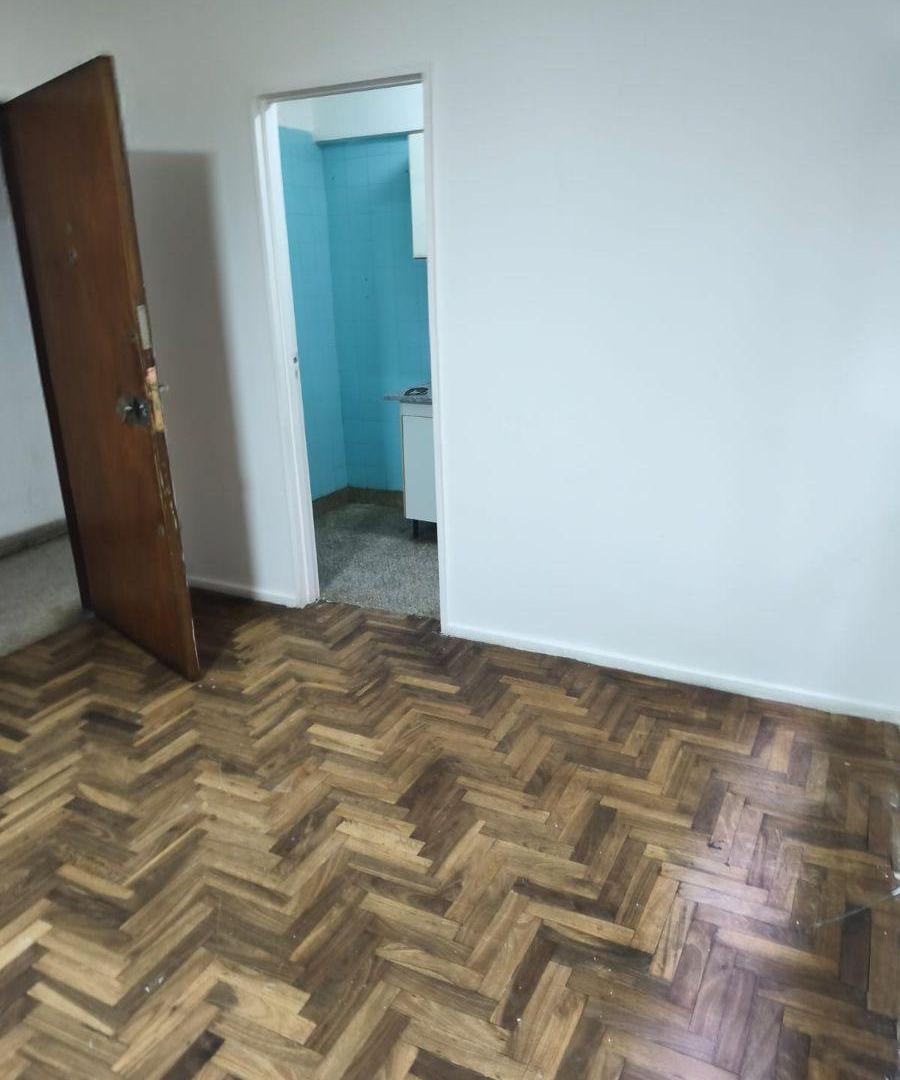 Foto de MONOAMBIENTE con cocina independiente a una cuadra plaza Guemes, imagen 5