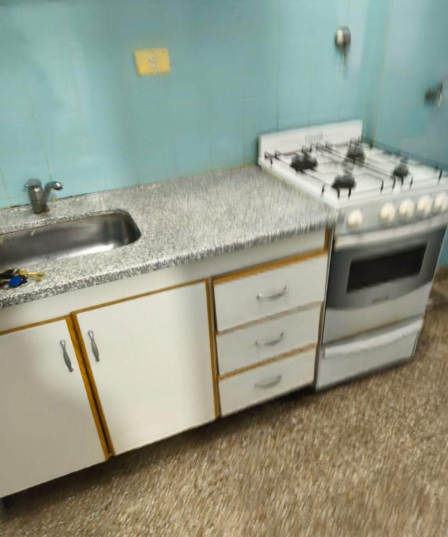 Foto de MONOAMBIENTE con cocina independiente a una cuadra plaza Guemes, imagen 2