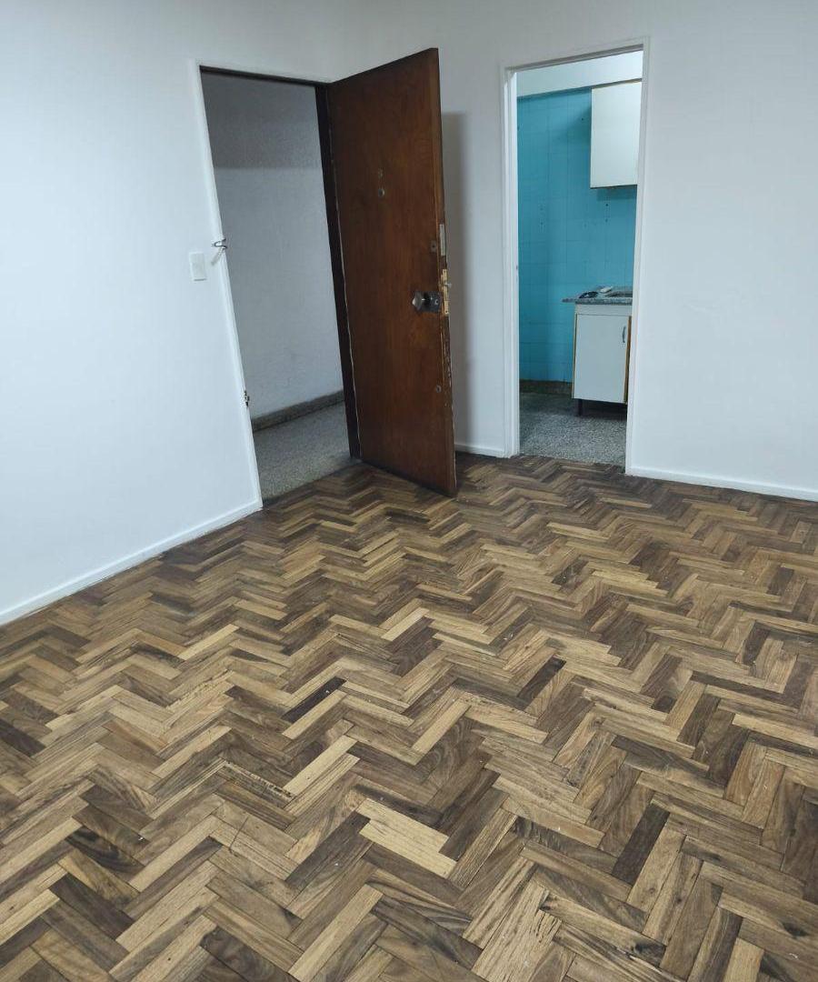 Foto de MONOAMBIENTE con cocina independiente a una cuadra plaza Guemes, imagen 4