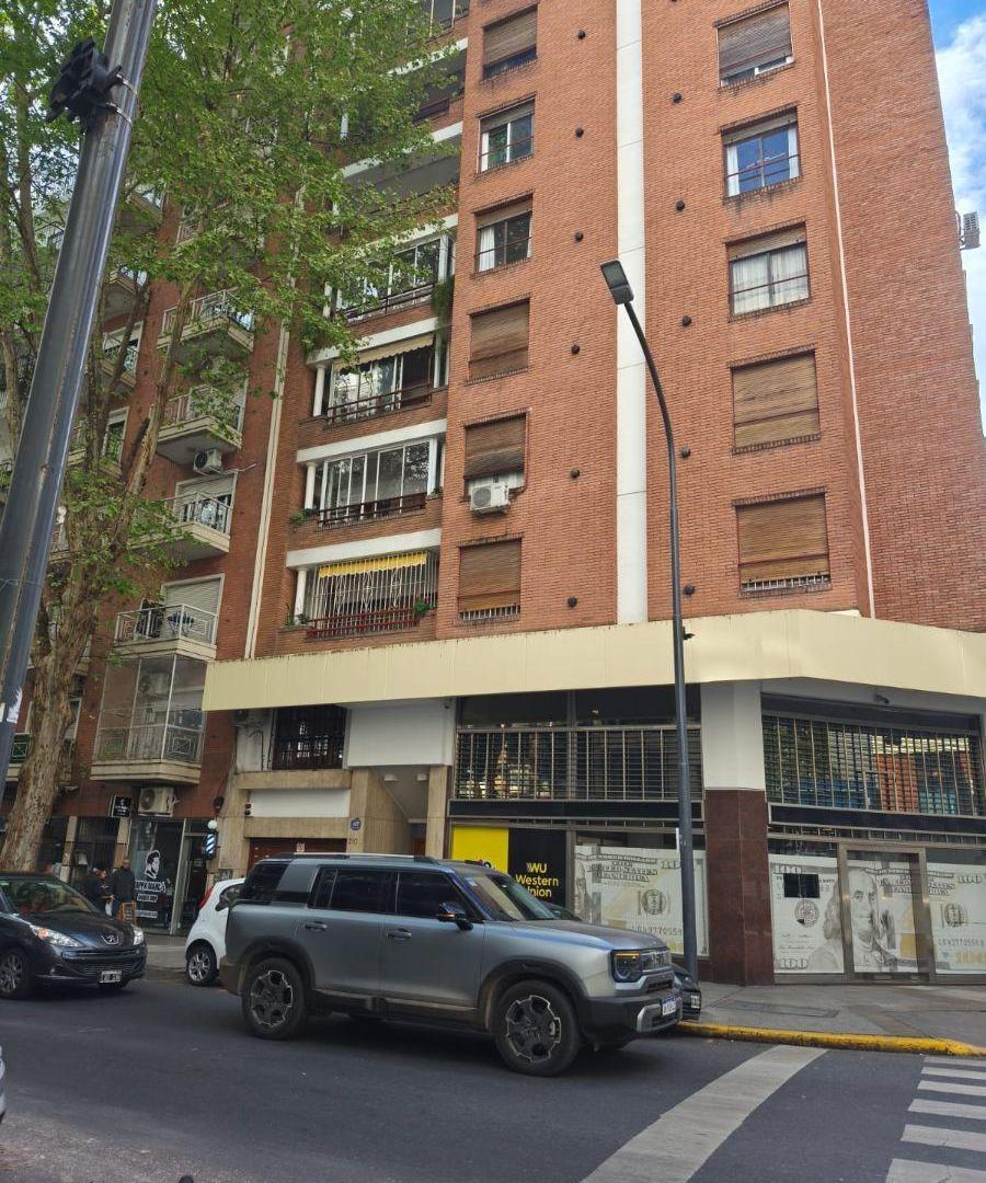 Foto de TRES AMBIENTES con bcon terraaq con cerramiento y cochera, imagen 1
