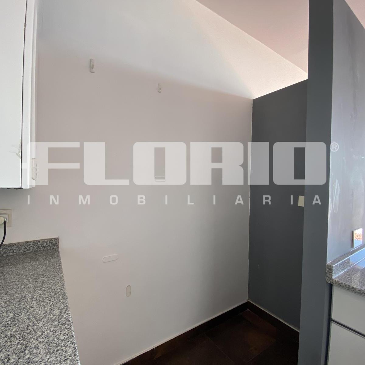Departamento 2 Ambientes Amplios con Cochera y Balcón en Florida 3