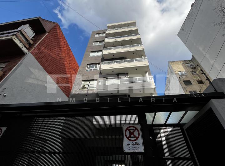 Departamento 4 ambientes con terraza y parrilla en Olivos 1