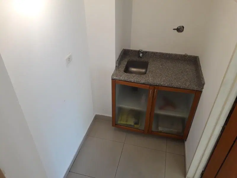 Local comercial en Alquiler OLIVOS ( con cochera ) 1