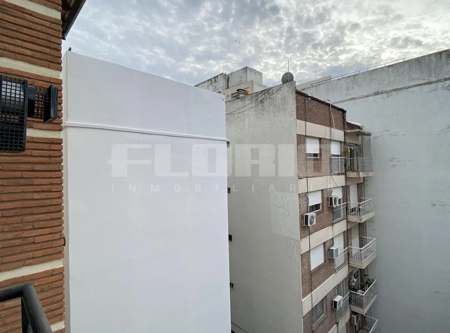 Departamento 2 ambientes con balcón en alquiler en Olivos 5