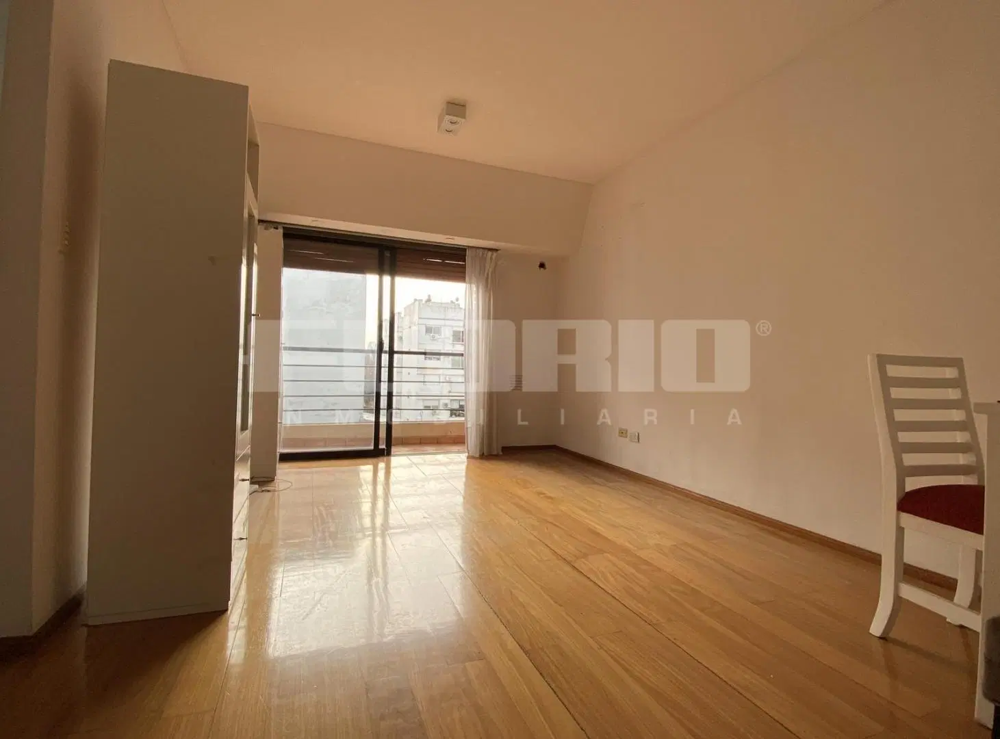 Departamento 2 ambientes con balcón en alquiler en Olivos 2