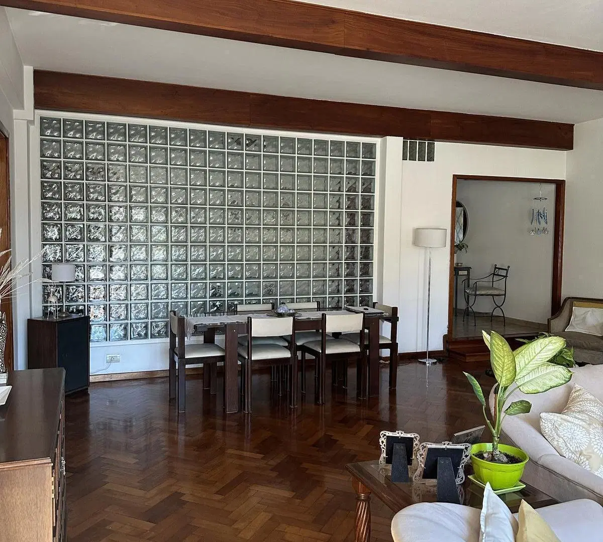 Casa en Venta de 6 Ambientes en Olivos con Jardín y Pileta 5