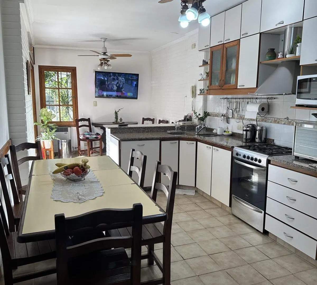 Casa en Venta de 6 Ambientes en Olivos con Jardín y Pileta 4