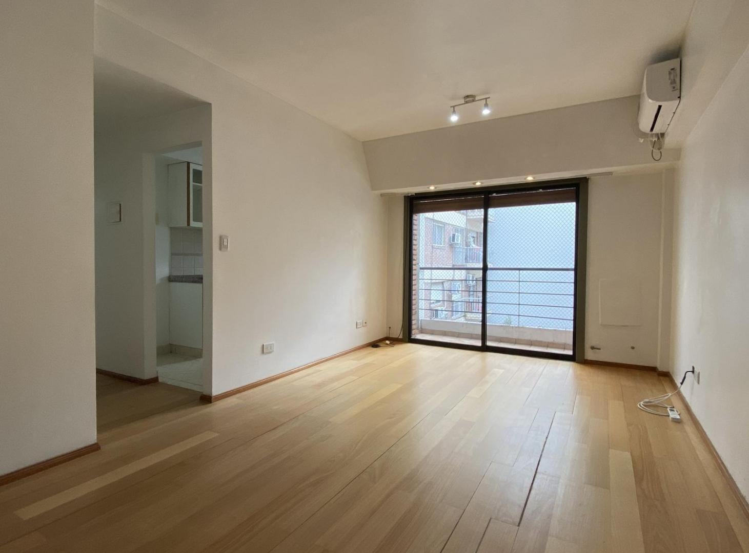 Foto de Departamento alquiler 2 ambientes con balcón en Olivos a metros de Maipú, imagen 2