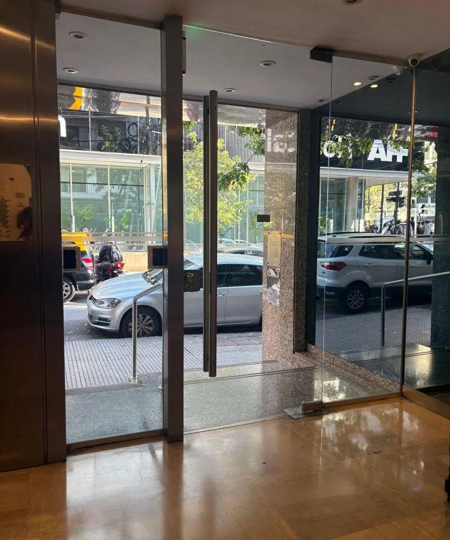 JUNCAL ESQ AV PUEYRREDON 4