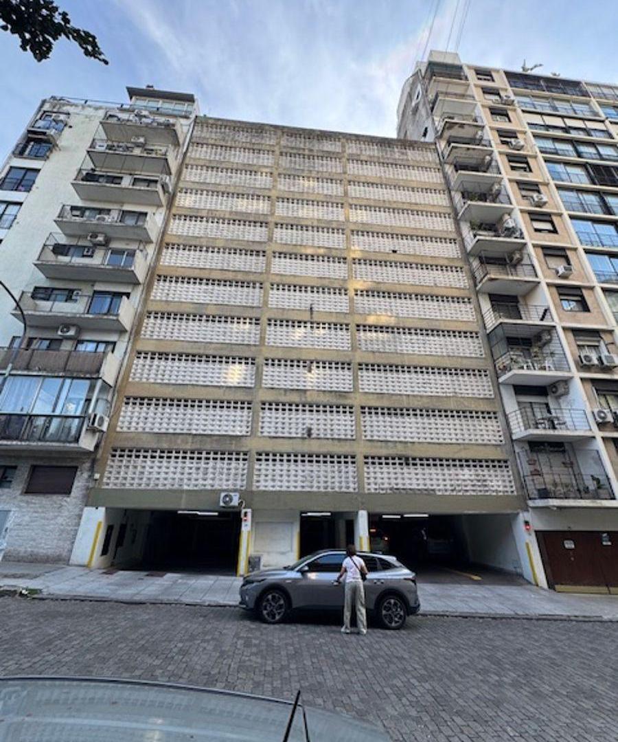 VENTA COCHERA PARA 2 AUTOS EN BARRIO NORTE