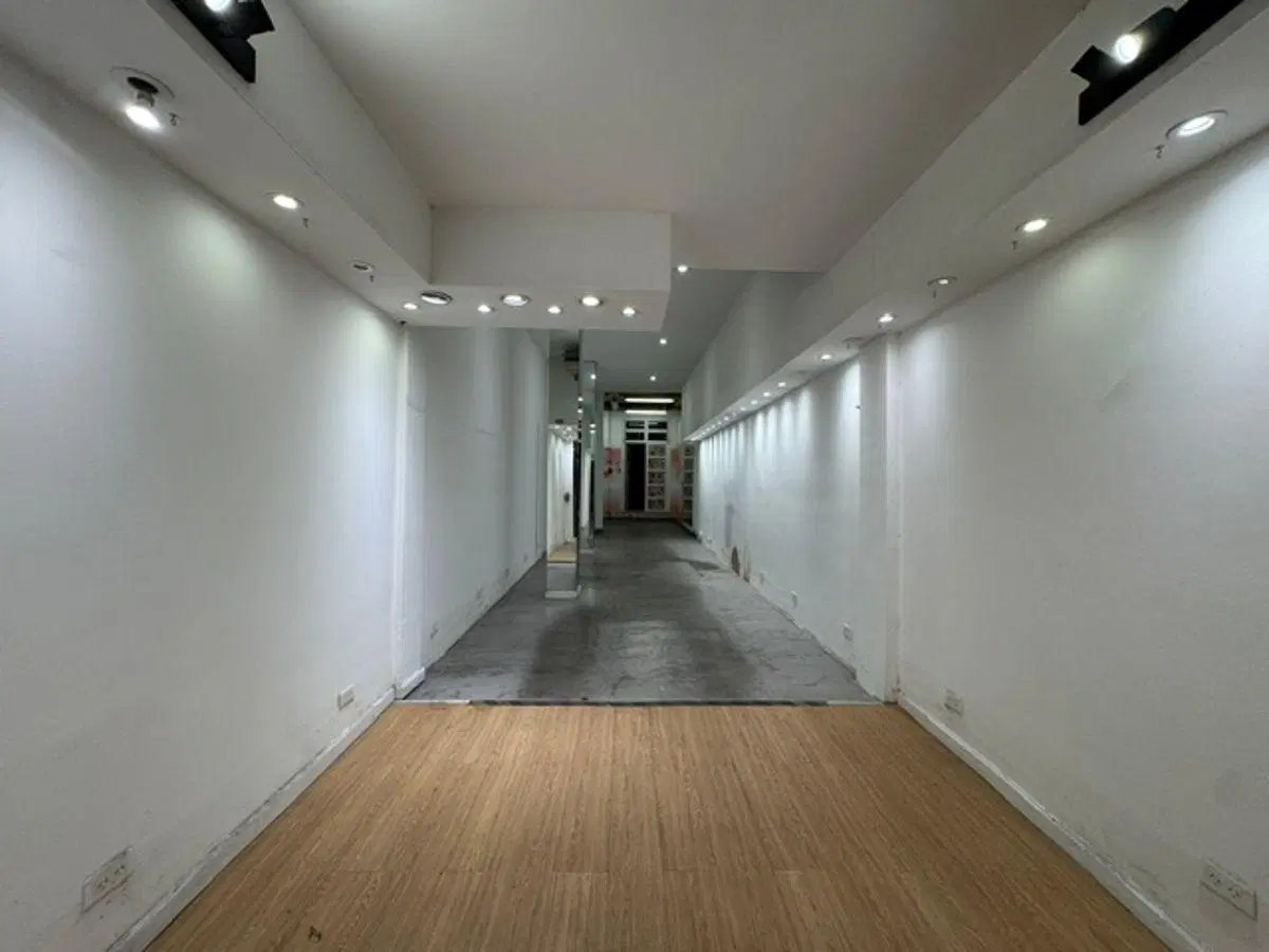ALQUILER LOCAL DE 85 MTS EN AV. SANTA FE 5