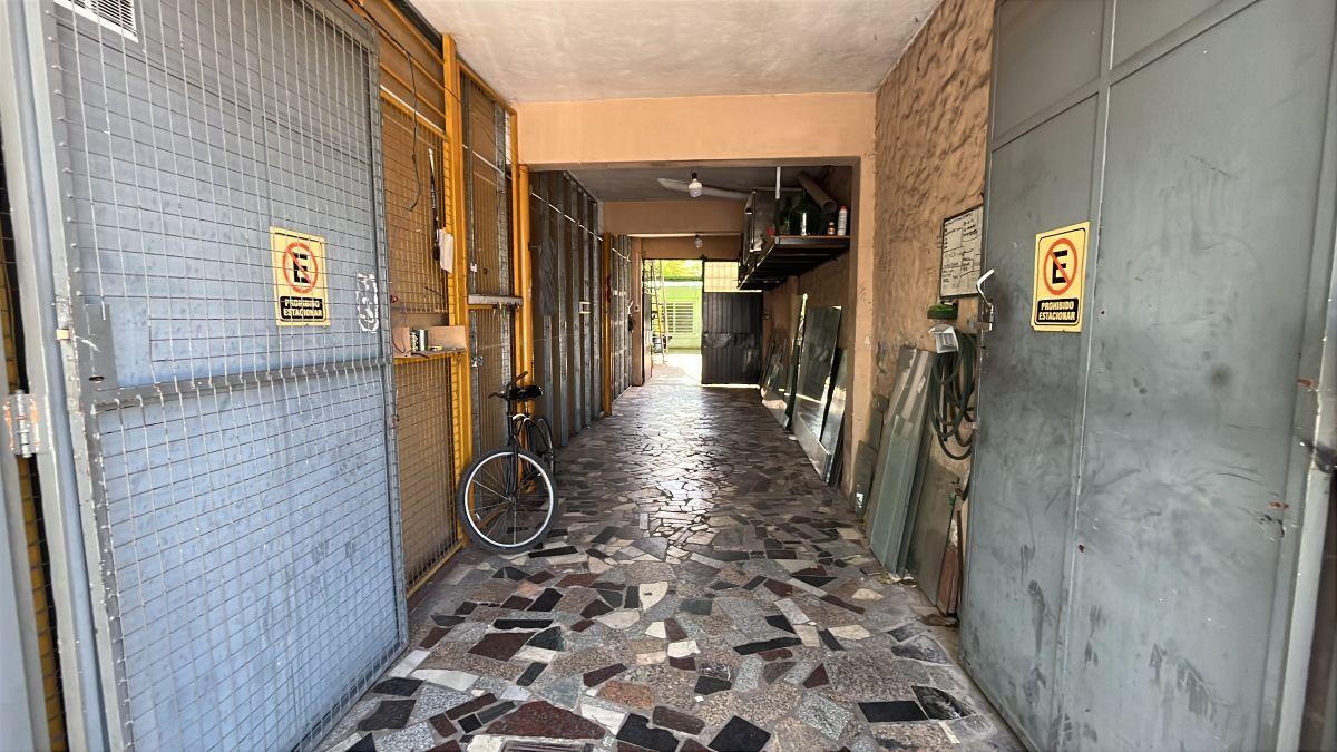 Inmueble con Local, galpon y Vivienda.-