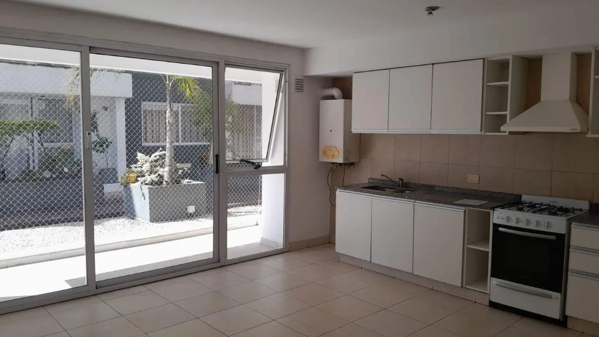 Hermoso Departamento de 3 amb, con cochera y Baulera 4
