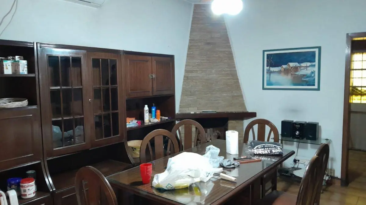Casa Americada, de 3 amb, con amplio fondo libre.- 4