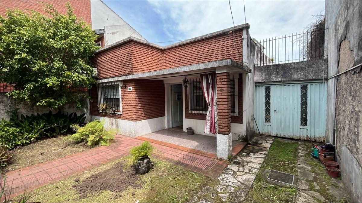 Foto de Casa Ideal Inversor o Dos Familias, 3 Amb. + Dpto de 2 Amb., imagen 2