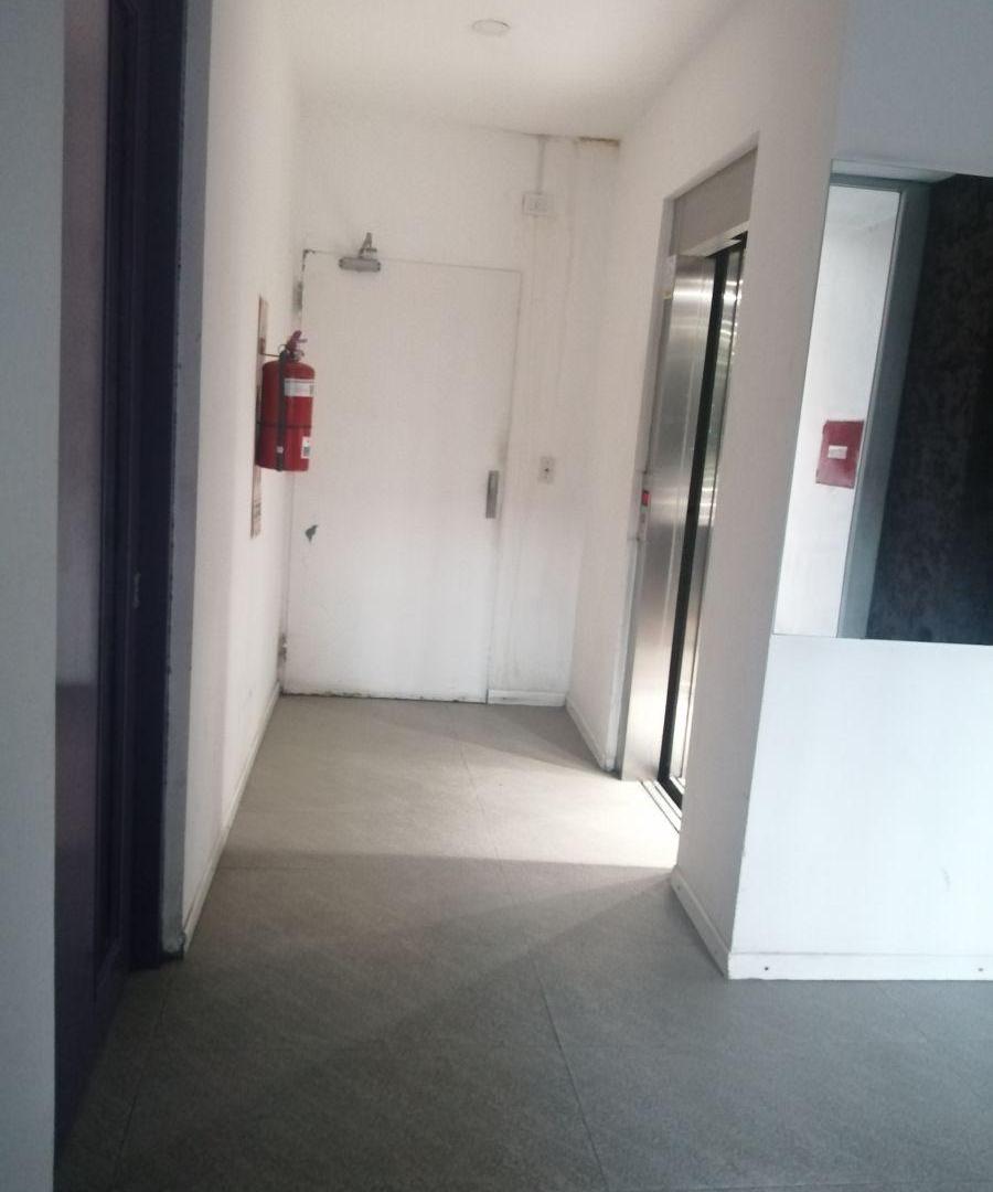 Foto de AAA EXCELENTE SEMIPISO AL FRENTE CON BALCÓN, IMPECABLE OPORTUNIDAD, imagen 4