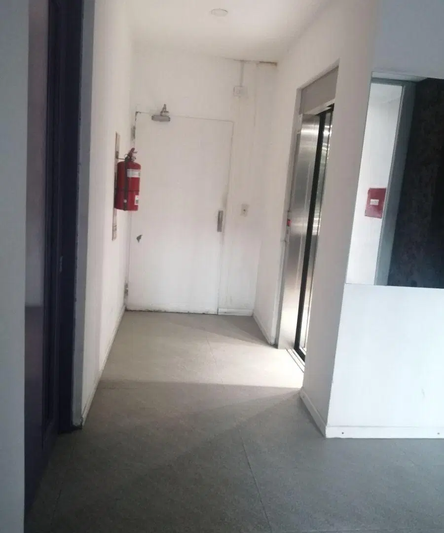 AAA EXCELENTE SEMIPISO AL FRENTE CON BALCÓN, IMPECABLE OPORTUNIDAD 4