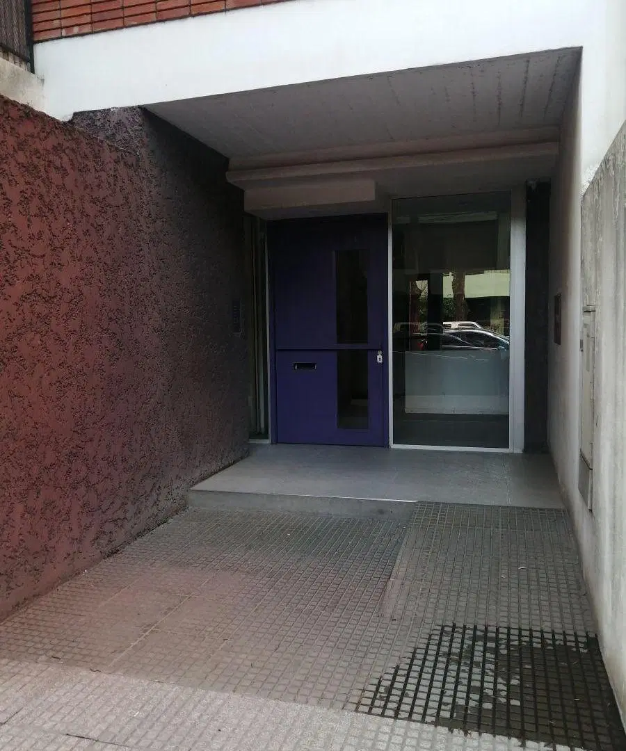 AAA EXCELENTE SEMIPISO AL FRENTE CON BALCÓN, IMPECABLE OPORTUNIDAD 2