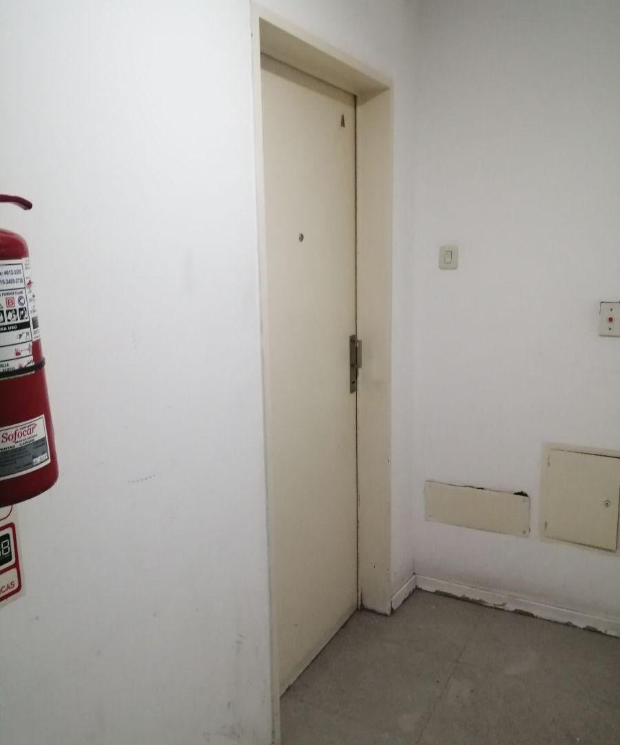 Foto de AAA EXCELENTE SEMIPISO AL FRENTE CON BALCÓN, IMPECABLE OPORTUNIDAD, imagen 3