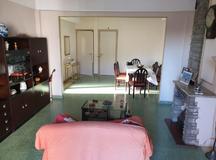 Departamento de 4 dormitorios con todo el sol de Flores! 1
