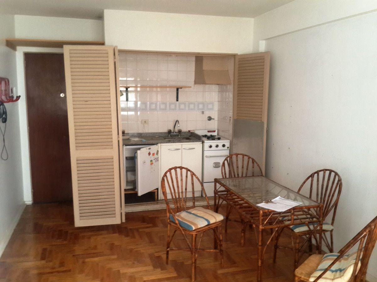Monoambiente con baño completo, placard y kitchenete