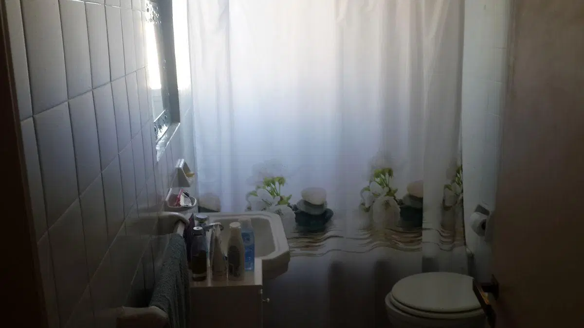 Departamento en piso alto con balcón y mucha luz. 3