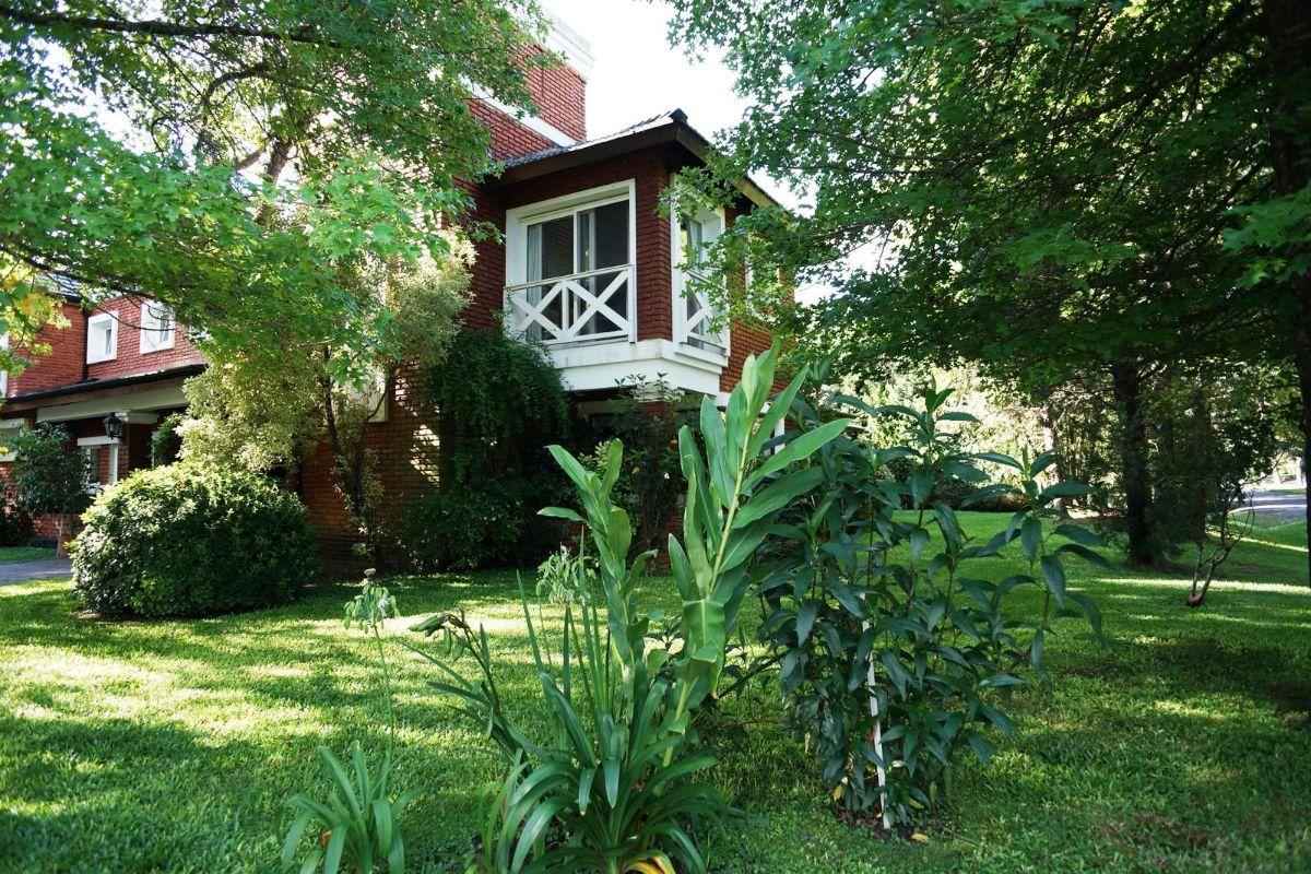 Casa en Los Cardales Country Club. MARTILLERO RESPONSABLE Mariano Alcacer mat: 5168 CMSan Isidro